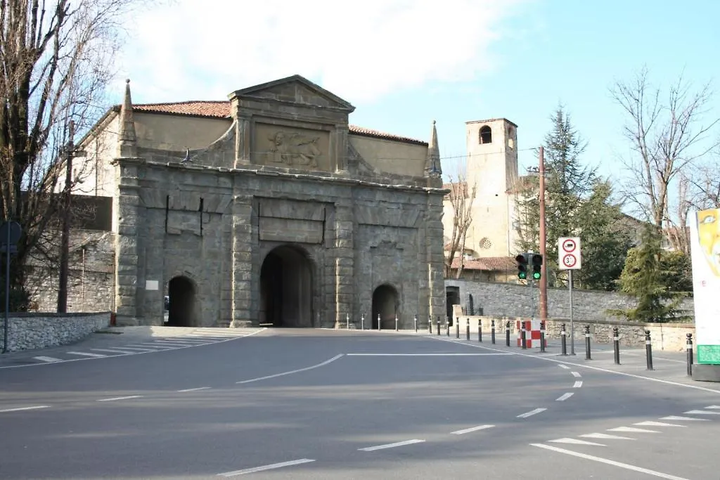 Casa Vacanza Fontana Del Delfino Bergamo 0*,